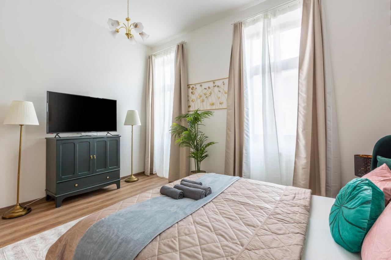 Explore Budapest From A Luxurious Cozy Apartment Buitenkant foto